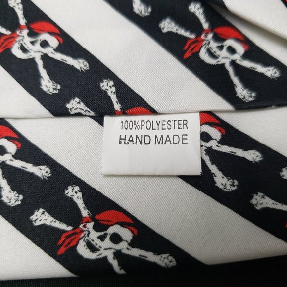 Halloween Skull & CrossBones Tie - Picture 3 of 3